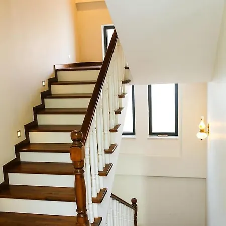 别墅 Luxury 5 Minutes From Scenic Town Center And River *