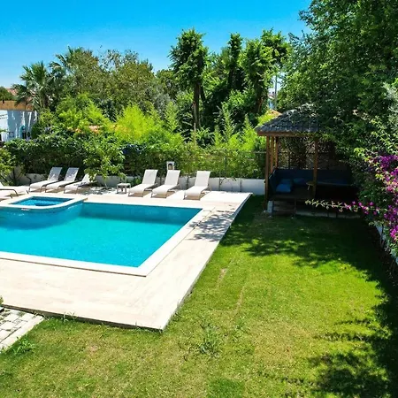 Luxury 5 Minutes From Scenic Town Center And River 别墅 *