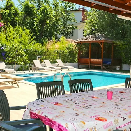 Luxury 5 Minutes From Scenic Town Center And River *