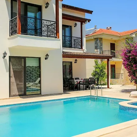 Luxury 5 Minutes From Scenic Town Center And River 别墅